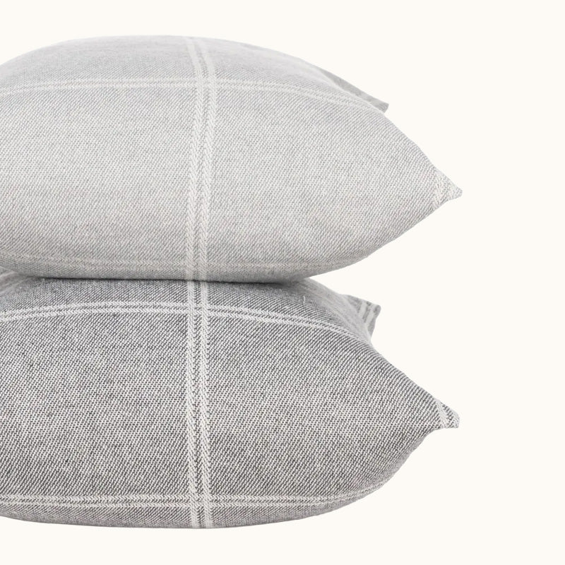 Almohada_rayas_gris_perla_2_Stilo_Decor