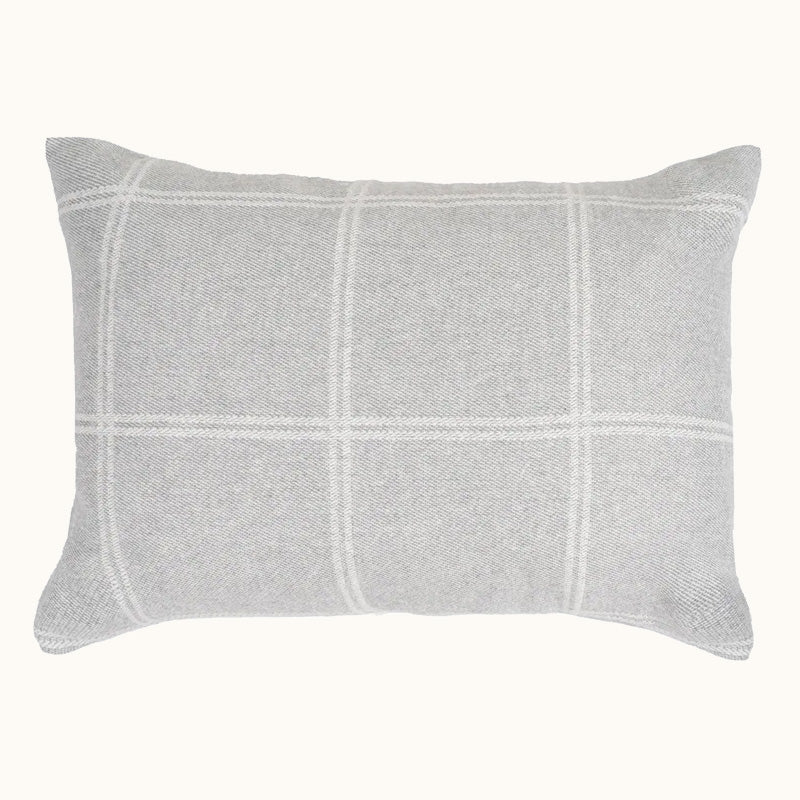 Almohada_rayas_gris_perla_Stilo_Decor