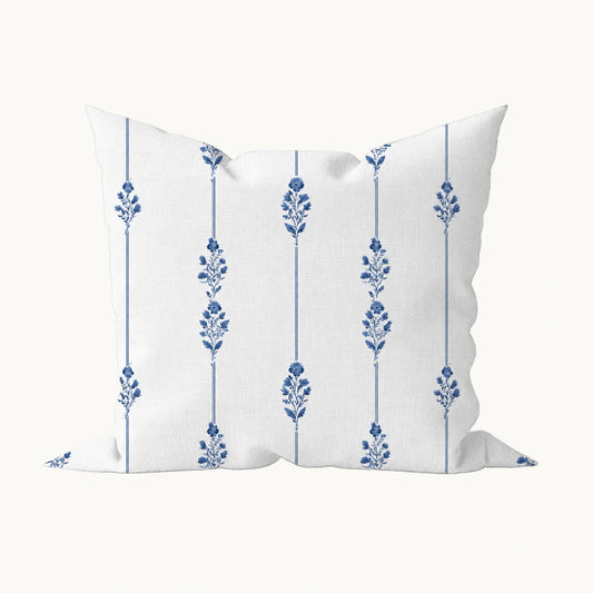 Cojin-Flores-azules_Stilo-Decor