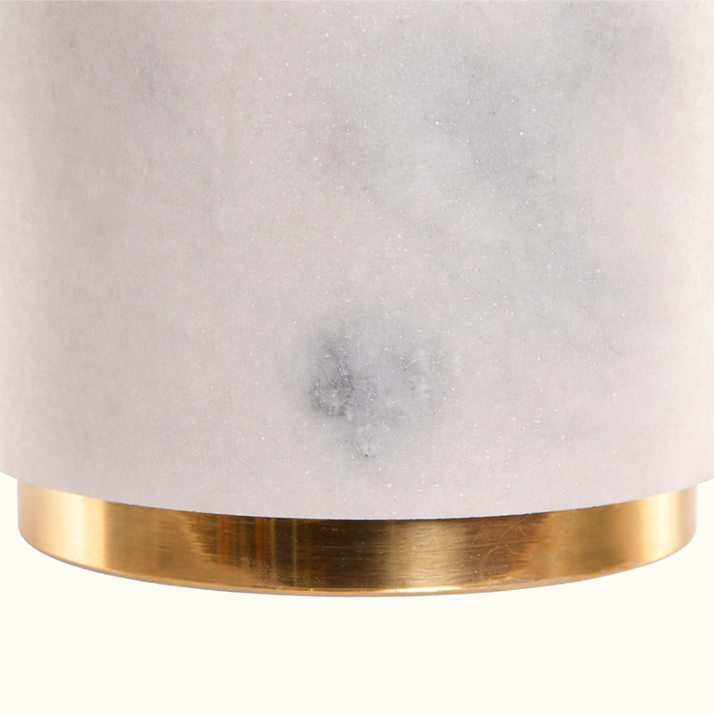 Salero con mango dorado