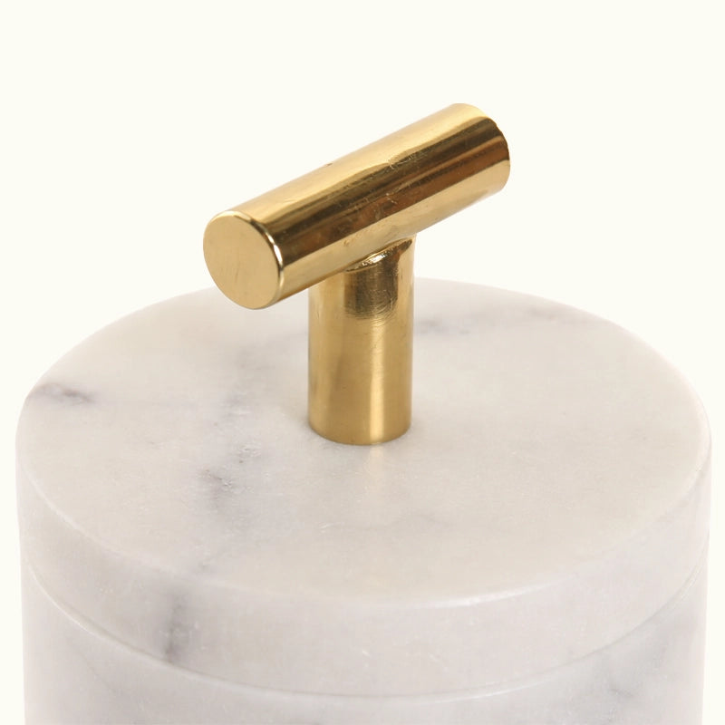 Salero con mango dorado